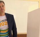 Andr&eacute; Mendon&ccedil;a vota no Distrito Federla e diz que eleitor deve ser o "protagonista" nas elei&ccedil;&otilde;es.