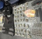 Quatro homens e uma mulher s&atilde;o detidos com armas, muni&ccedil;&otilde;es e drogas por suspeita de envolvimento em homic&iacute;dio no Recife.