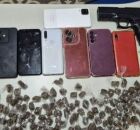 Pernambuco: Pol&iacute;cia Militar apreende drogas, simulacro de arma e oito celulares em Condado.