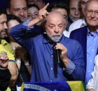 Lula pede que p&uacute;blico cante Hino da Independ&ecirc;ncia e promete maior participa&ccedil;&atilde;o popular no governo.