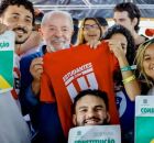 Lula promete criar P&eacute;-de-Meia para universit&aacute;rios se for reeleito.