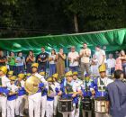 Desfile c&iacute;vico re&uacute;ne escolas e bandas marciais em Cruz de Rebou&ccedil;as, em Igarassu.
