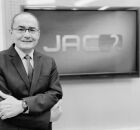 Jornalista Ayres Rocha, que apresentou telejornal no Acre por 30 anos, morre aos 62 anos.
