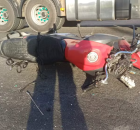 Motociclista morre ap&oacute;s ser atropelado por carreta na BR-101