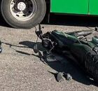 Segundo testemunhas, o motociclista realizava uma corrida por aplicativo no momento do acidente.