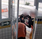 Policiais salvam beb&ecirc; engasgada