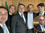 Bolsonaro e seus filhos. 