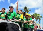 Clarissa T&eacute;rcio e Pastor J&uacute;nior T&eacute;rcio em carreata.