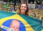 Clarissa T&eacute;rcio em manifesta&ccedil;&atilde;o na Avenida Paulista.