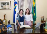 Raquel Lyra transmite governo a Priscila Krause antes de miss&atilde;o internacional na Europa.