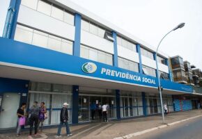 Aposentados correm contra o tempo para pedir ressarcimento do INSS.