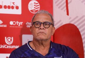 H&eacute;lio dos Anjos enxerga evolu&ccedil;&atilde;o no jogo do N&aacute;utico.