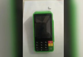 M&aacute;quina de cart&atilde;o de cr&eacute;dito usada por ambulante preso.