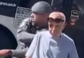 Policial aposentado de 89 anos &eacute; preso por assassinar a pr&oacute;pria cuidadora durante briga por dinheiro.