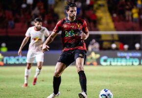 Chico Alves ficou no Sport at&eacute; 2025, antes de ir para o Hapoel Tel-Aviv.