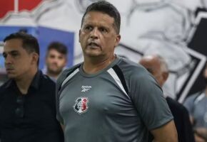 Claudinei Oliveira admite problemas financeiros no Santa Cruz.