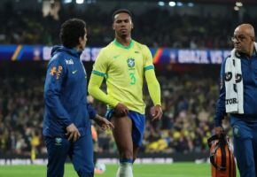 Gabriel Magalh&atilde;es &eacute; desconvocado ap&oacute;s sentir dores no joelho.