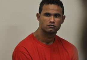 Goleiro Bruno &eacute; considerado foragido pela Justi&ccedil;a do RJ.