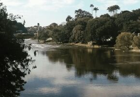 Rio Piracicaba, em S&atilde;o Paulo, onde homem foi jogado.