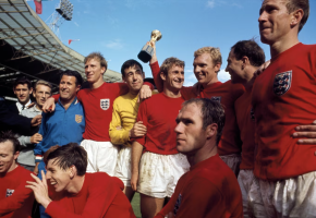 Sele&ccedil;&atilde;o Inglesa de 1966, campe&otilde;es mundiais. A emo&ccedil;&atilde;o era vis&iacute;vel ap&oacute;s a conquista.