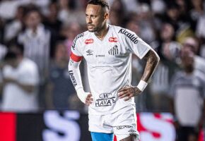 Neymar joga mal contra o Corinthians.
