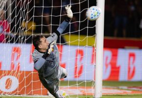 Thiago Couto jogou com virose contra o An&aacute;polis.