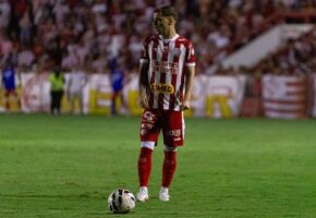 Vitinho volta ao N&aacute;utico ap&oacute;s conquistar acesso em 2025.