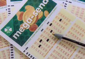 Cartela da Mega Sena.