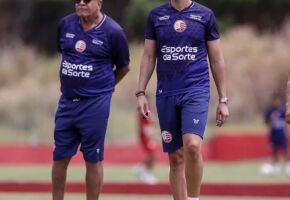 H&eacute;lio dos Anjos e Guilherme dos Anjos no CT.