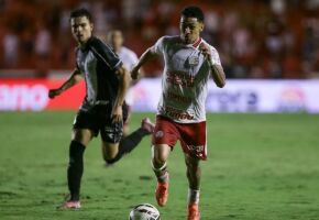 N&aacute;utico vence Ponte Preta por 1 a 0 com gol de Vin&iacute;cius.