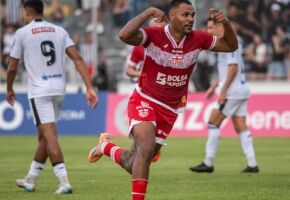 Mikael &eacute; o homem gol do CRB.