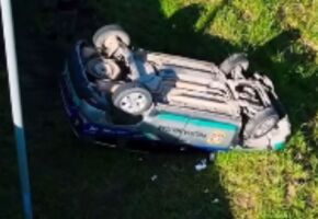 Viatura capotou no Recife.