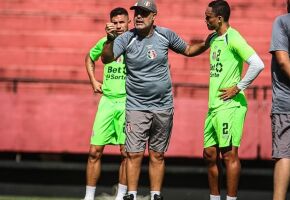 Treinador deixa o Santa Cruz ap&oacute;s acesso para S&eacute;rie B.