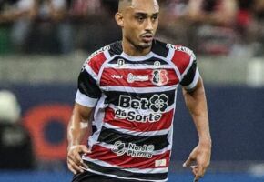 Eurico ainda &eacute; d&uacute;vida para jogo do acesso do Santa Cruz.