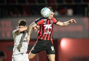 Remo e Vit&oacute;ria se enfrentam pelo 2&ordm; turno do Brasileir&atilde;o.