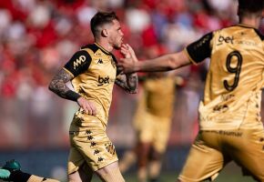 Barletta marcou um gola&ccedil;o aos 6 minutos do primeiro tempo.