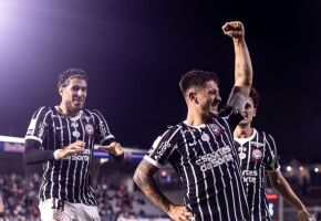 Corinthians enfrenta a Chapecoense dentro de casa.