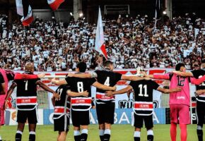 Santa Cruz e torcida: uma uni&atilde;o centen&aacute;ria.