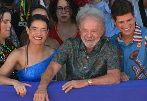 Raquel Lyra e Jo&atilde;o Campos com Lula no Carnaval 