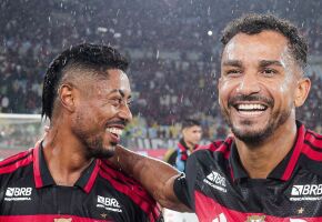 Bruno Henrique e Danilo comemorando vit&oacute;ria em cima do Corinthians.