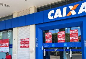 Greve na Caixa. 