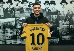 Jadon Sancho deve ser oficializado pelo Palmeiras, afirma jornalista.