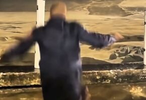 Queda foi registrada ao vivo em uma live nas redes sociais.