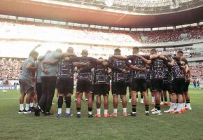 Elenco do Santa Cruz na Arena de Pernambuco.
