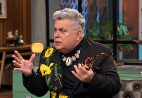 Nas redes sociais, Milton demonstrou indigna&ccedil;&atilde;o: "O voo seguiu com as malas e ficamos aqui".