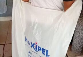 Segundo a m&atilde;e, a unidade informou que n&atilde;o havia fraldas e roupas dispon&iacute;veis para trocar o menino.