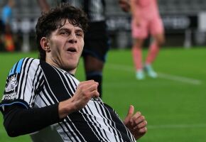 Newcastle enfrenta Everton, pela Copa da Liga, fora de casa.