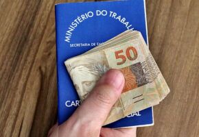 Pagamento do 13&ordm; sal&aacute;rio dos trabalhadores.