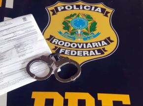 PRF: Motorista procurado por furto, tenta fugir correndo em abordagem na BR-101