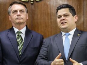Ex presidente Bolsonaro e o presidente do Senado, Alcolumbre.